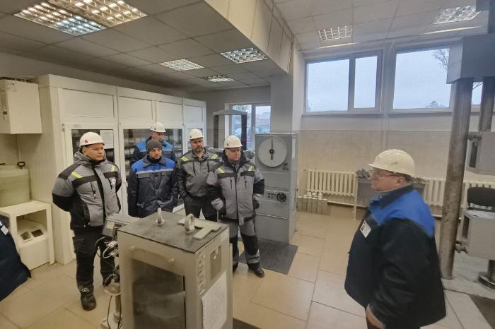 Сегодня  02.12.2025г. генеральный директор Управляющей компании холдинга «Белорусская цементная компания» Александр Довгало – на филиале «Барановичский комбинат ЖБК» ОАО «Кричевцементношифер»