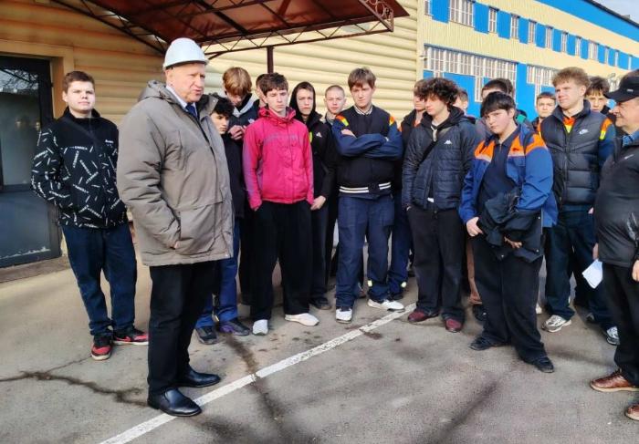 Экскурсия для будущих работников и день открытых дверей в колледже.