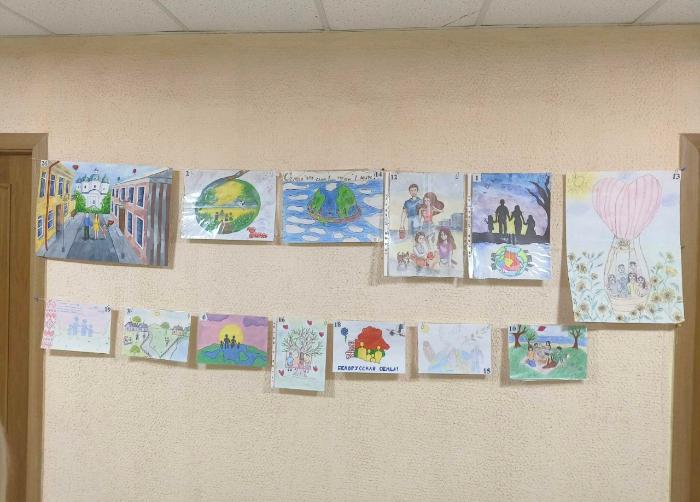 Смотр-конкурс детского рисунка «Семья и мир» стартовал в «Барановичском КЖБК»
