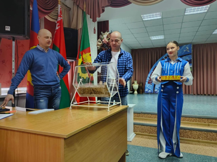 Праздник труда и удачи: филиал Барановичского комбината железобетонных конструкций отметил День рождения праздничной лотереей.