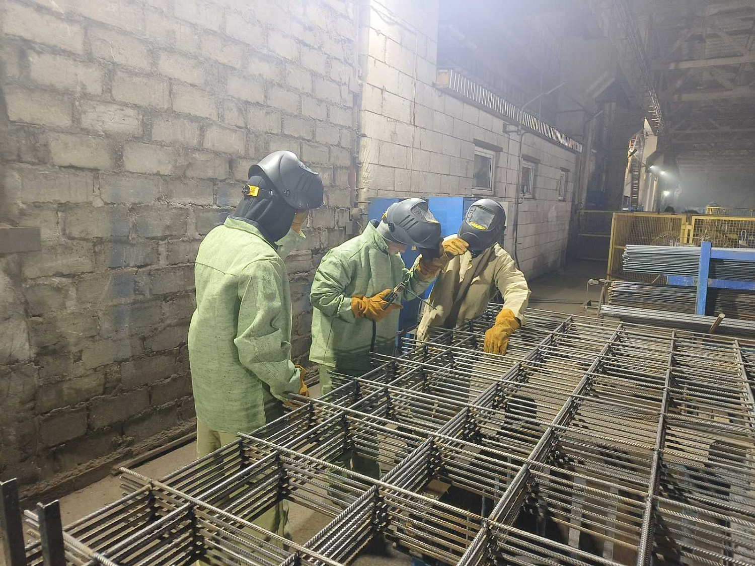 В филиале "Барановичский КЖБК" ОАО "Кричевцементноштфер" продолжается целенаправленная работа по подготовке основных рабочих профессий сварщика