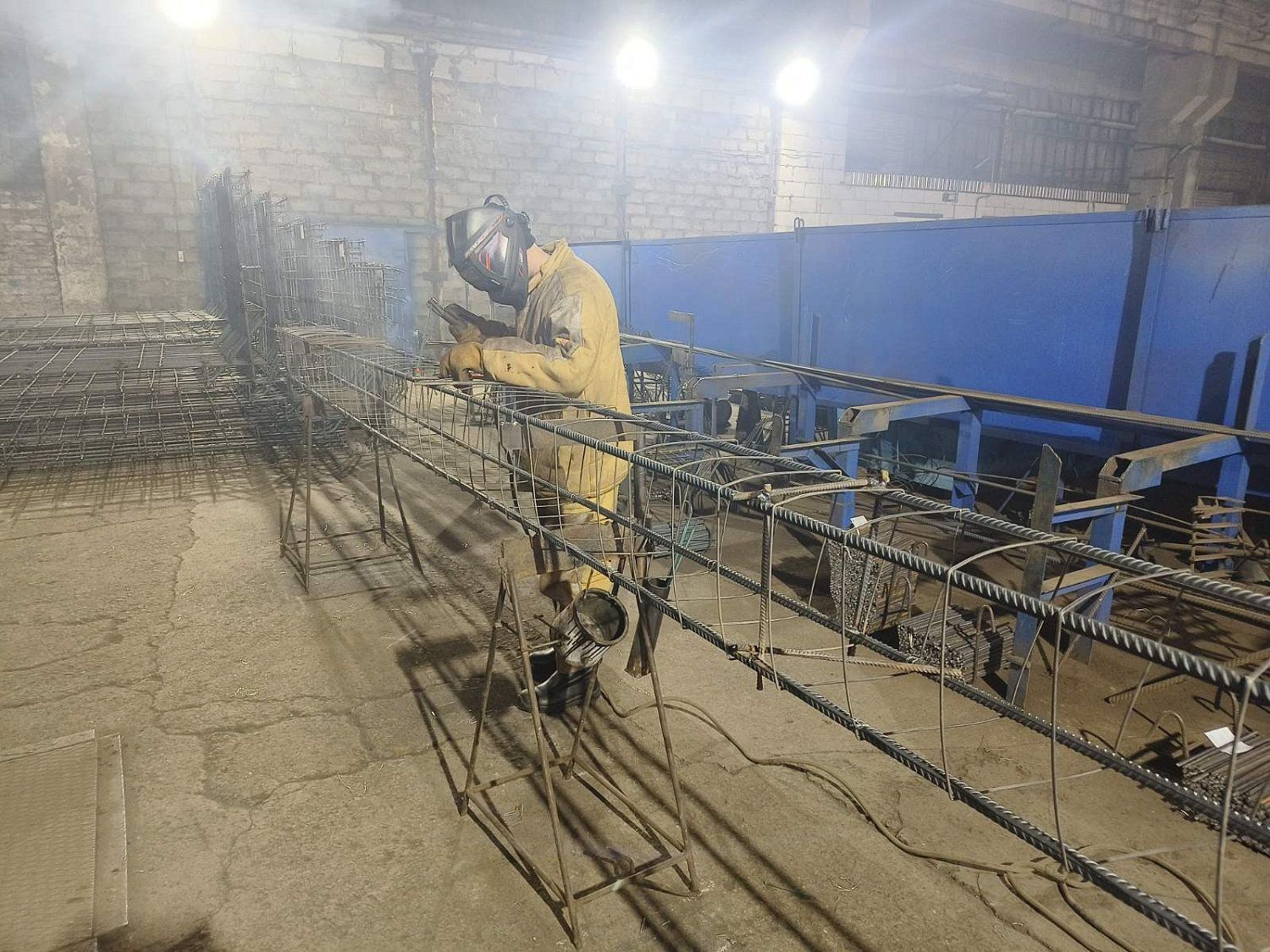 В филиале "Барановичский КЖБК" ОАО "Кричевцементноштфер" продолжается целенаправленная работа по подготовке основных рабочих профессий сварщика