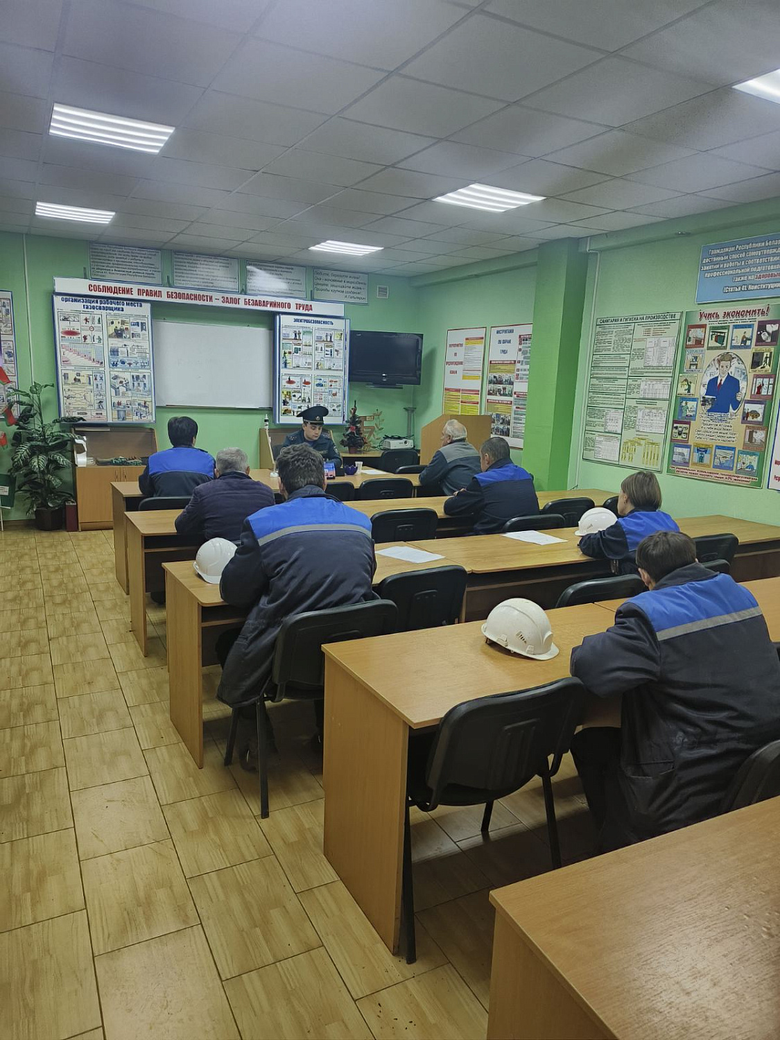 Филиал "Барановичский КЖБК" ОАО "Кричевцементноштфер" посетил старший инспектор сектора надзора и профилактики Барановичского горрайотдела по чрезвычайным  ситуациям 