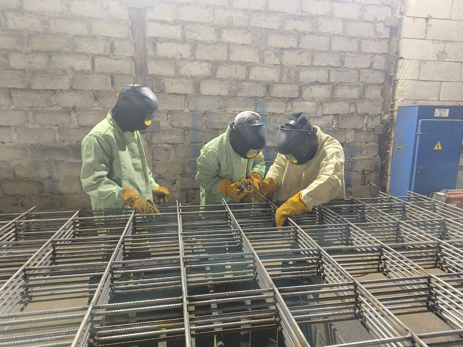 В филиале "Барановичский КЖБК" ОАО "Кричевцементноштфер" продолжается целенаправленная работа по подготовке основных рабочих профессий сварщика