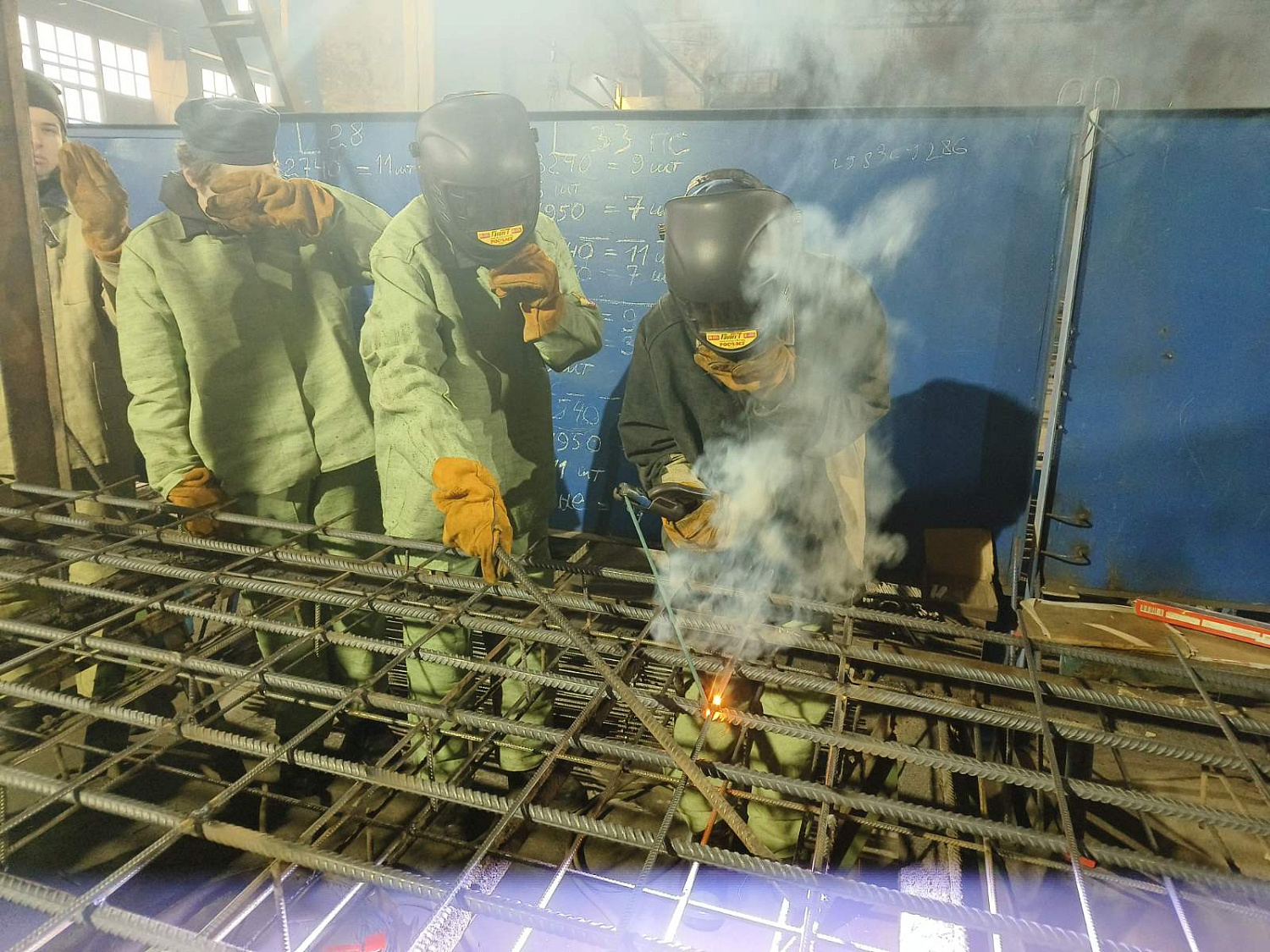 В филиале "Барановичский КЖБК" ОАО "Кричевцементноштфер" продолжается целенаправленная работа по подготовке основных рабочих профессий сварщика