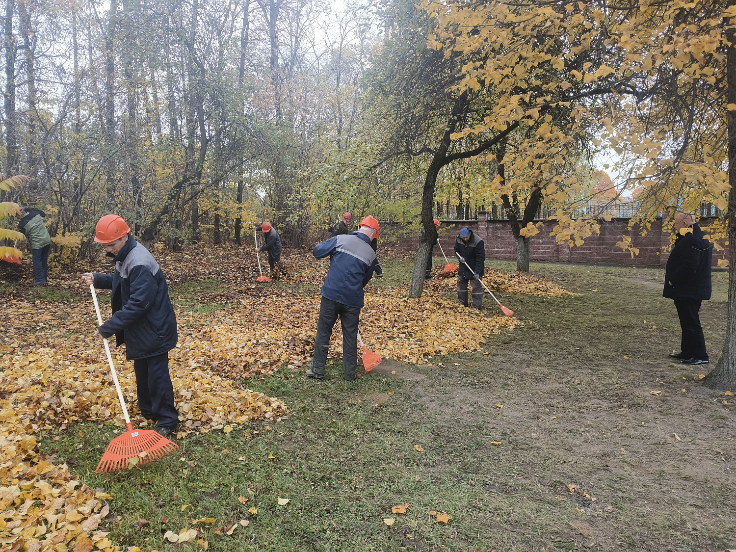 17.10.2025 начались уборки закреплённых территорий